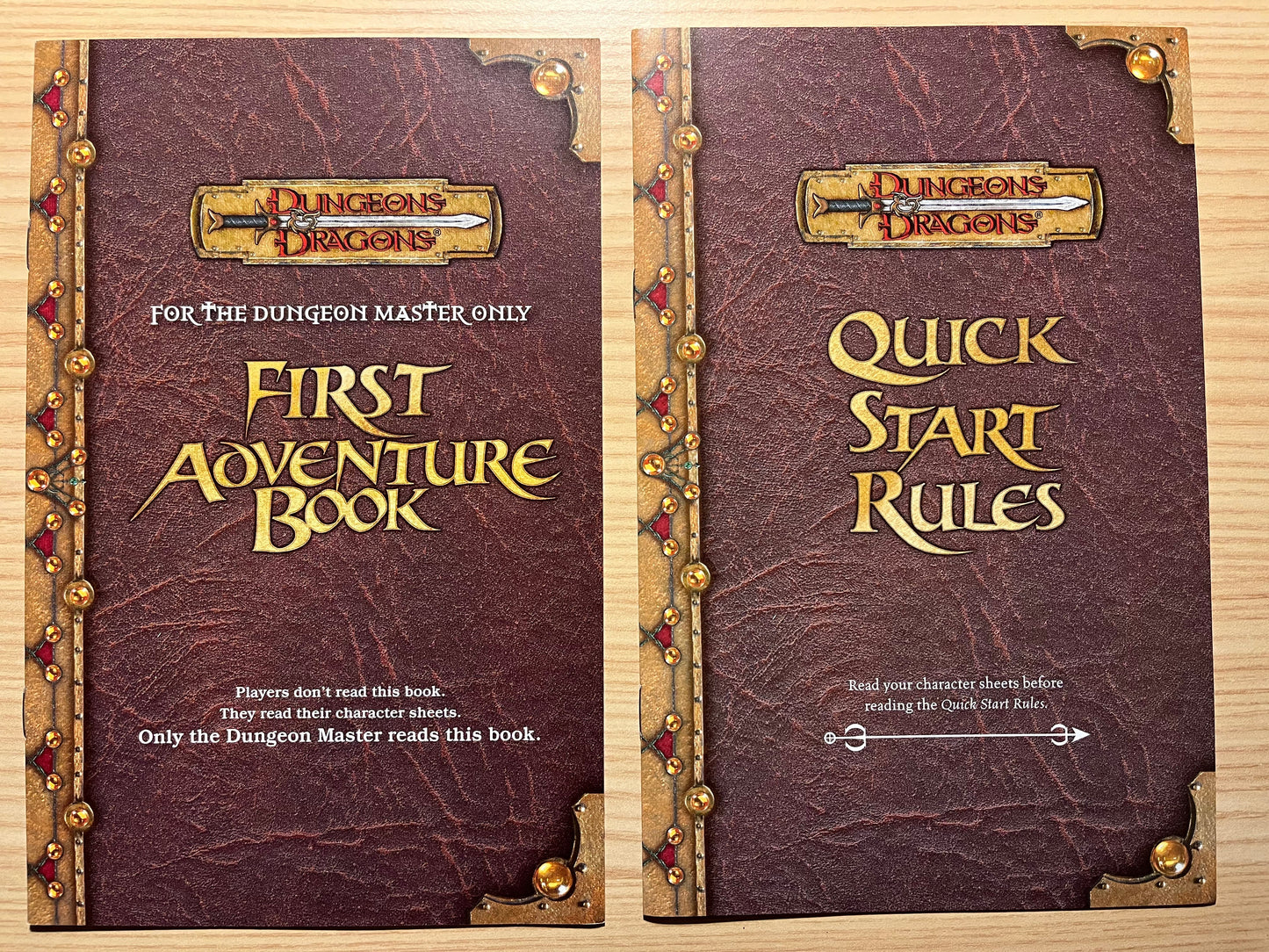 components from DUNGEONS & DRAGONS 3rd Edition Basic Game set (USED, INCOMPLETE)